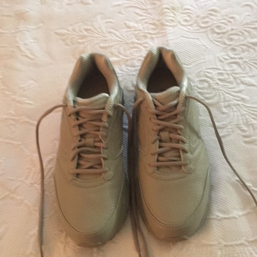Shoes - Picture 2 of 4